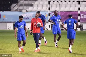 游戏APP- 特朗普观看橄榄球赛被观众狂嘘 